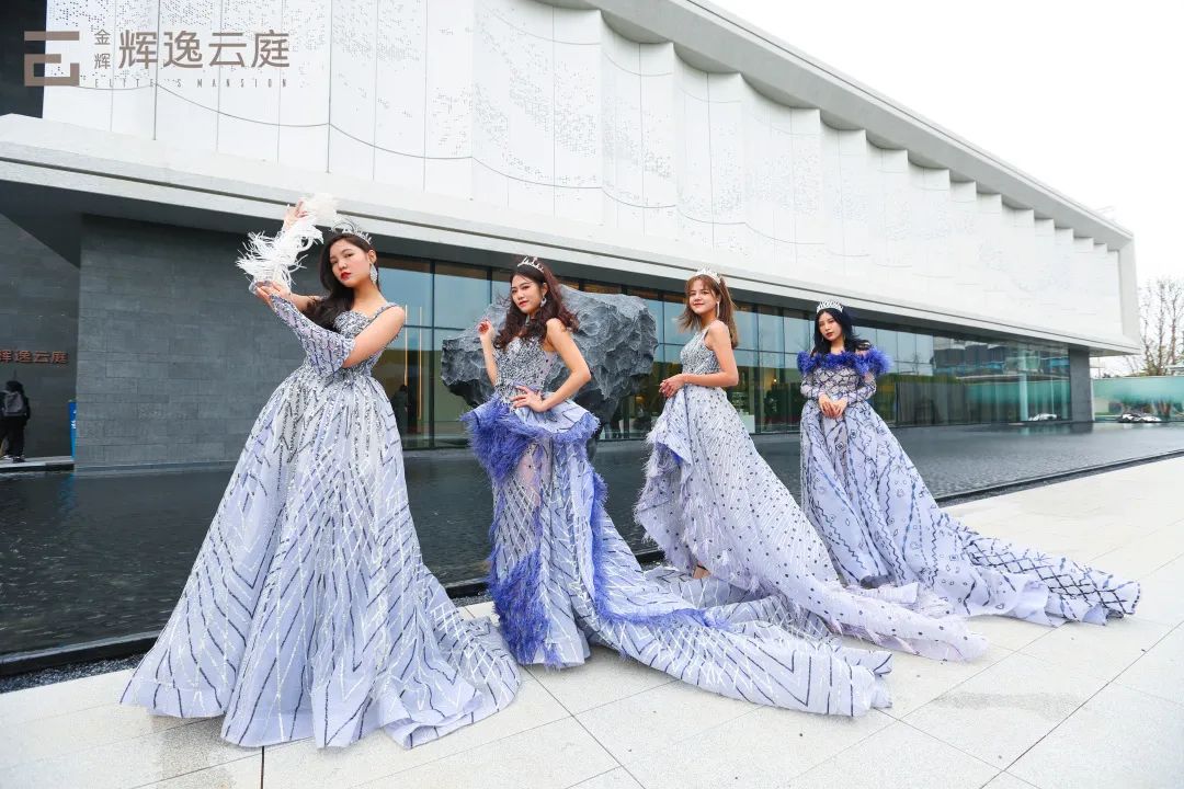 金輝輝逸云庭營銷中心開放現(xiàn)場實(shí)景圖