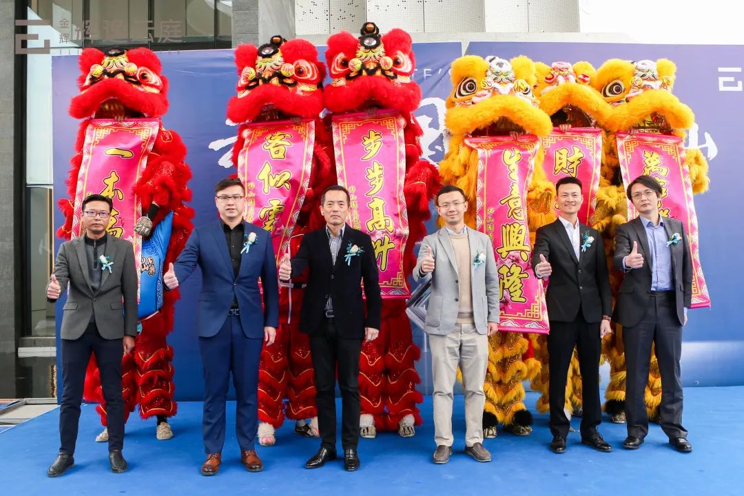 金輝輝逸云庭營銷中心開放現(xiàn)場實(shí)景圖